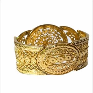 Gold Tone Baroque Medallion Bracelet